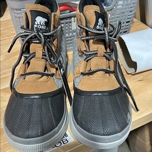 Sorel Women's Black and Tan Boots size 8 new no box